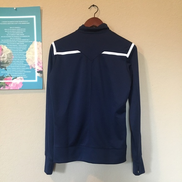 [SOLD] Nike navy blue dri-fit track jacket - Picture 2 of 3